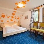 Exclusive Group House In In The Forest Holiday home