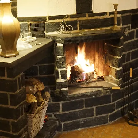 Будинок відпочинку Exclusive Group House In In The Forest