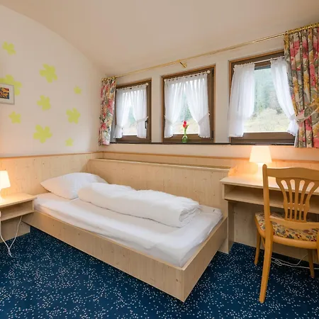 Exclusive Group House In In The Forest